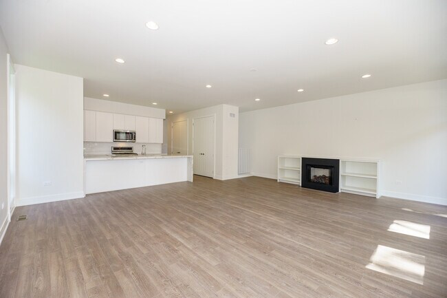 Building Photo - 2812 N Mildred Ave
