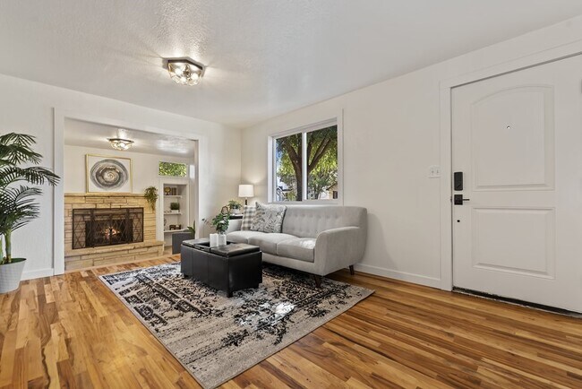Foto del edificio - Short Term Fully Furnished Rental