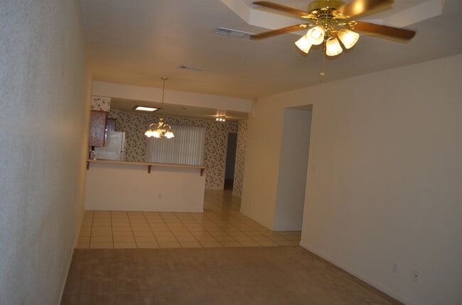 Building Photo - 910 Crymes Ln