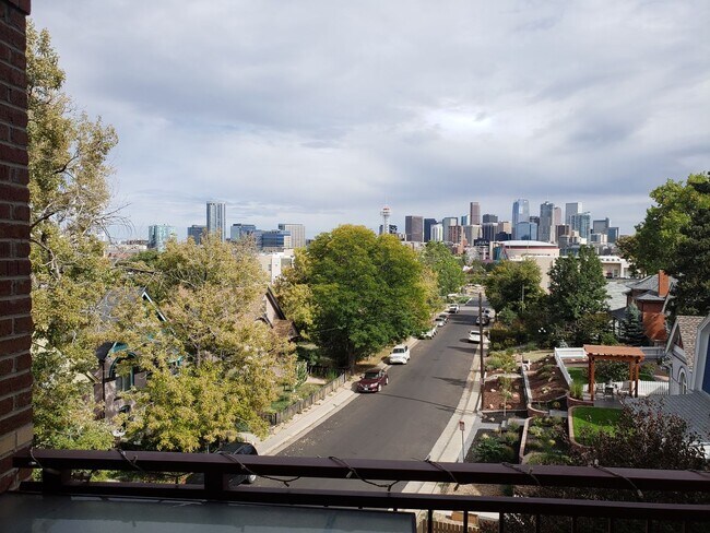 Foto del edificio - Beautiful 2-bed, 2-bath condo in Jefferson Park