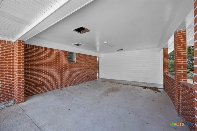 Building Photo - 1002 College St