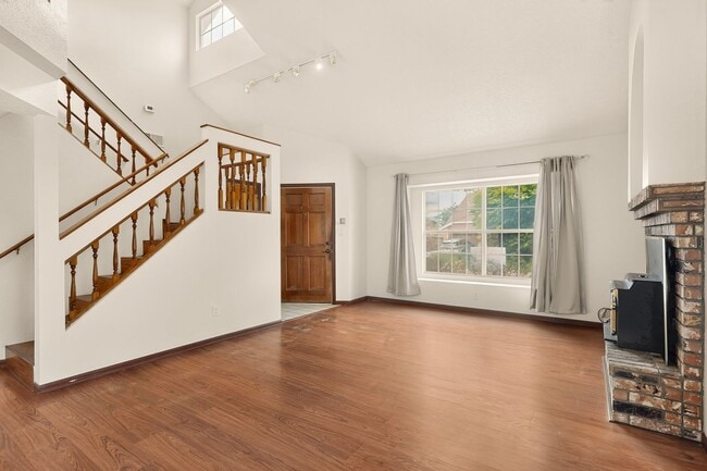 Foto del edificio - 7817 Sunrose Dr NW