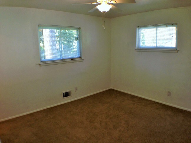 Building Photo - 569 Rose Marie Ave