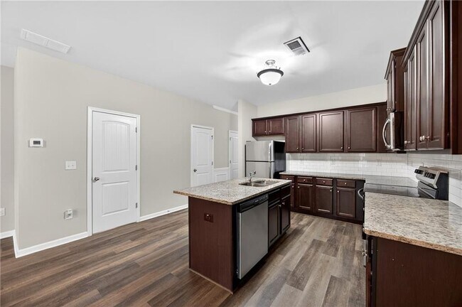 Foto del edificio - 4497 Ravenwood Dr