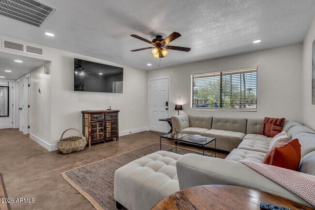 Foto del edificio - 1207 W 15th St