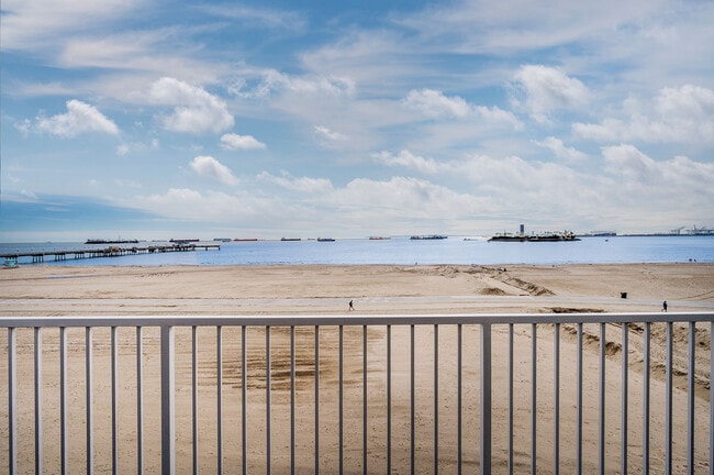 Building Photo - 16 S 36th Pl