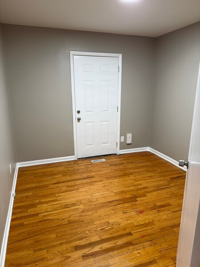 Foto del edificio - 8818 Kentucky Ave