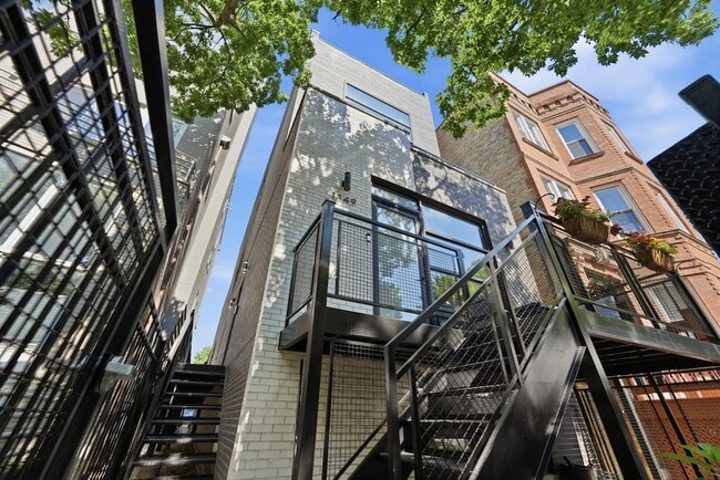 Photo - 1349 N Leavitt Street Unit 1A Apartment