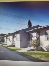 Building Photo - 314-318 W Cypress Ave