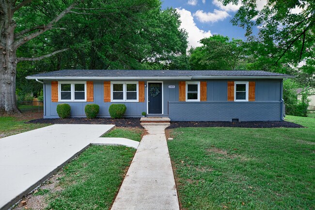 Foto del edificio - 2406 Shady Lane Dr NW