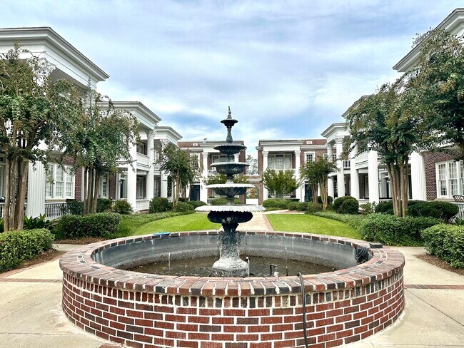 Building Photo - 2549 Walton Way