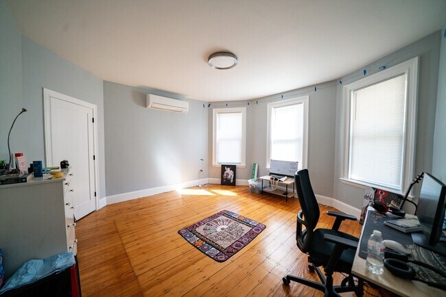 Building Photo - 100 Calumet St