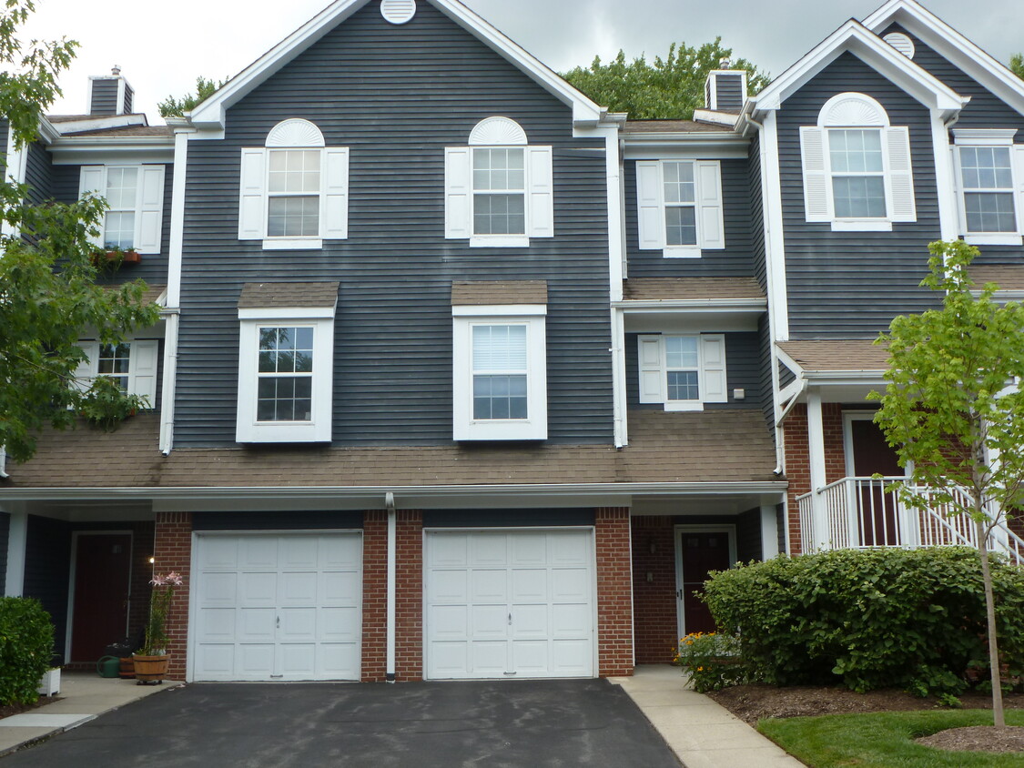 Primary Photo - 65 E Shrewsbury Pl
