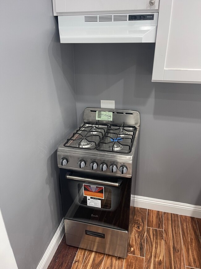 electric range - 508 S Catalina Ave