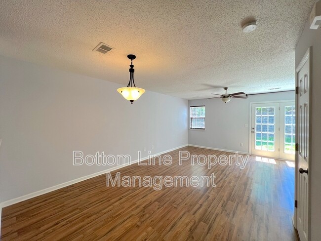 Foto del edificio - 1887 Forest Side Ln