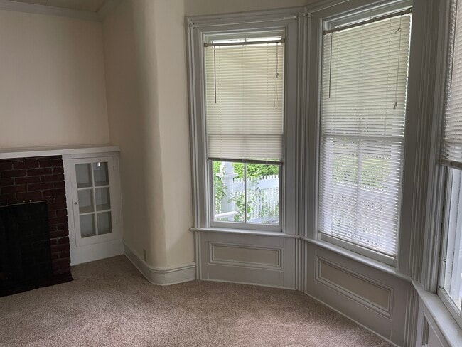 Building Photo - 24 E 4th St