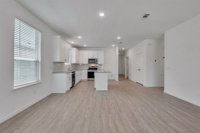 Building Photo - 339 Lippizan Dr