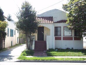 Building Photo - 833 Brockhurst St