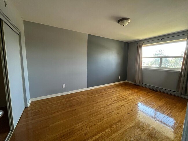 1ère grande chambre - 70 Hucknall Rd