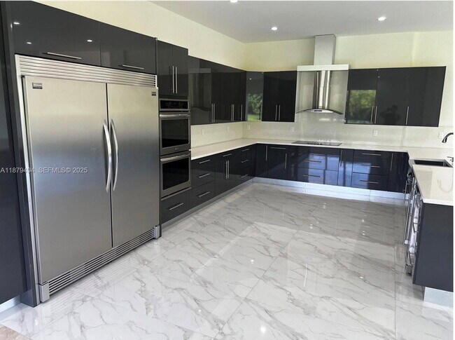 Foto del edificio - Marinel Say Drive, Davie, FL 33314 - 6 BR 6.5 BA single-family home