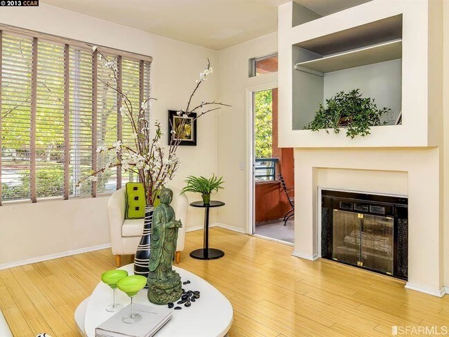 Foto del edificio - 280 Caldecott Ln