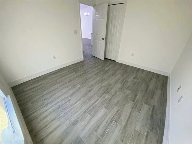Building Photo - 5008 Locke Ln