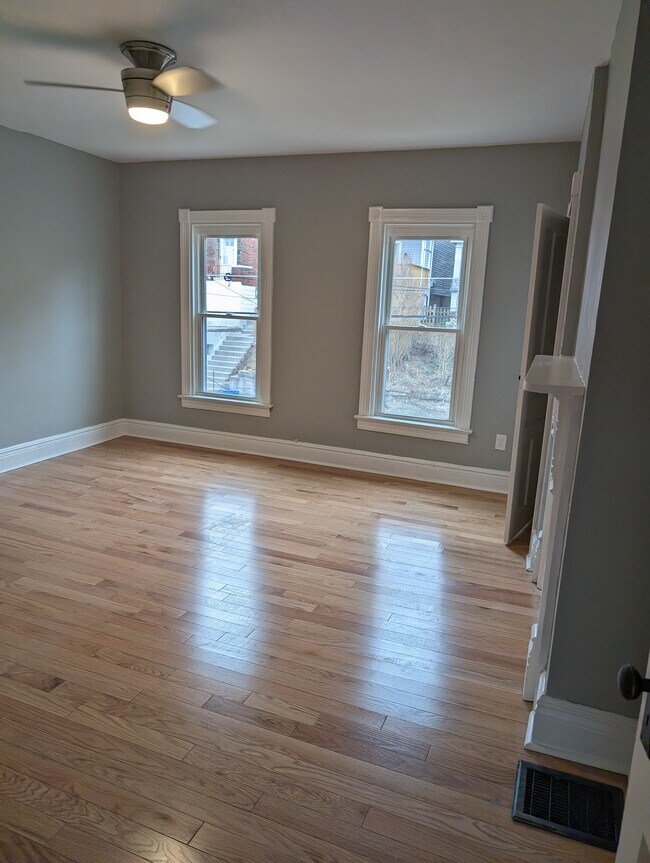 bedroom1 - 313 Walnut St