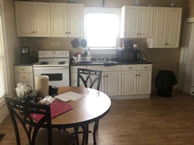 Building Photo - 1702 Fayetteville St, Unit E