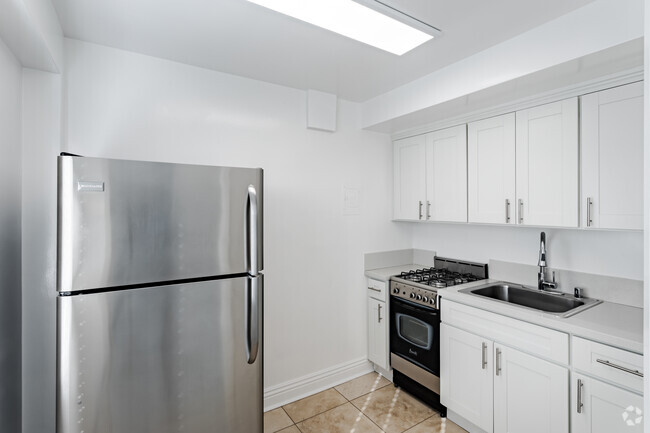 1BR, 1BA - 535 - 925 SF - Wilshire Westwood Luxury Apartments