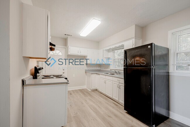 Building Photo - NOW OFFERING $250 OFF FIRST FULL MONTH IF ...