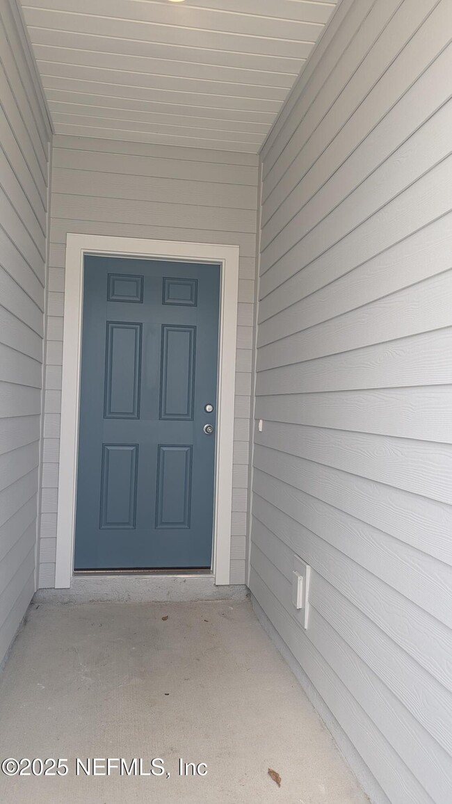 Building Photo - 577 Holly Lks Dr