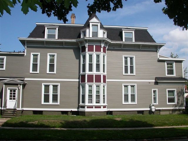 Side View of building - 212 Oak St