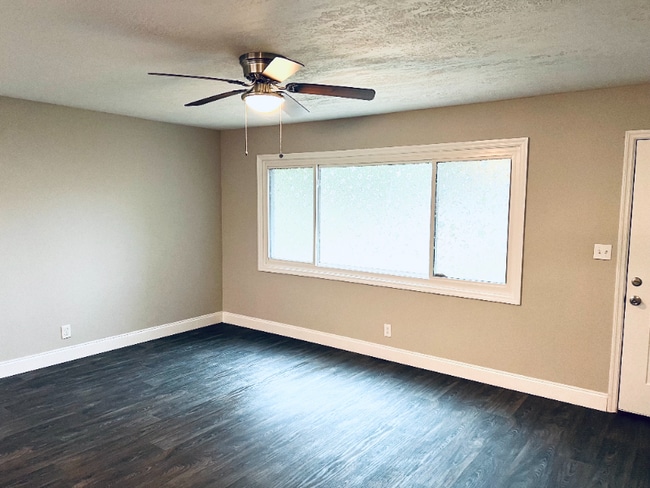 Building Photo - 400 Willowood St