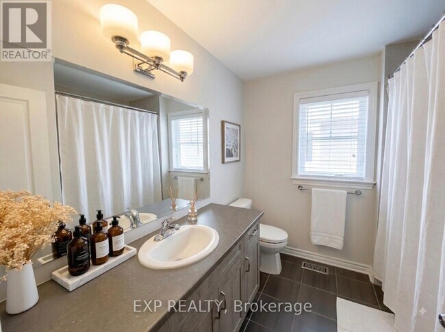 Building Photo - 237 Brambling Way