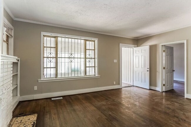 Building Photo - 304 52nd St
