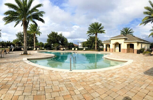 Foto del edificio - Luxury 5-Bedroom Home Near Disney in the Desirable Mabel Bridge Community!