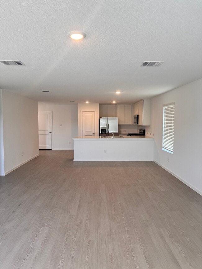 Building Photo - 2036 Stable Ln
