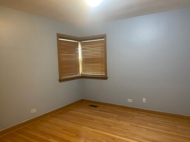 Foto del edificio - 1521 Balmoral Ave