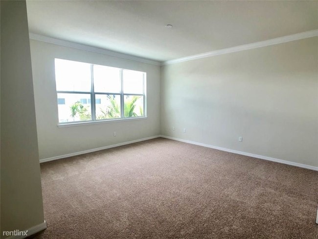 Building Photo - 3 br, 2.5 bath Townhome - Hillcrest Parkview