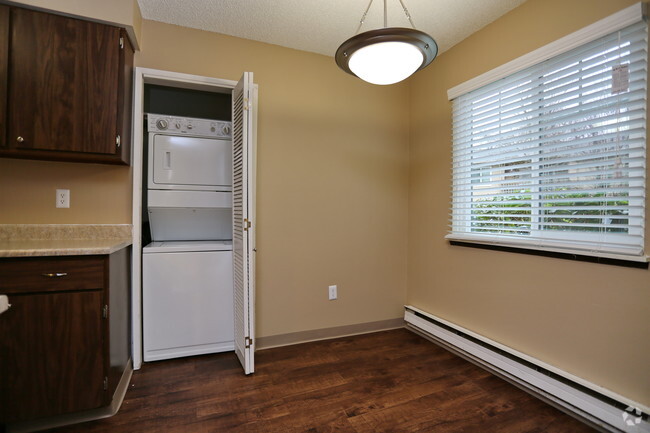 2 BR-Dining Area - Madison at River's Edge