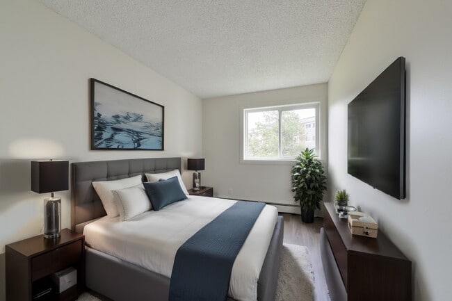 Building Photo - Riverview Plaza