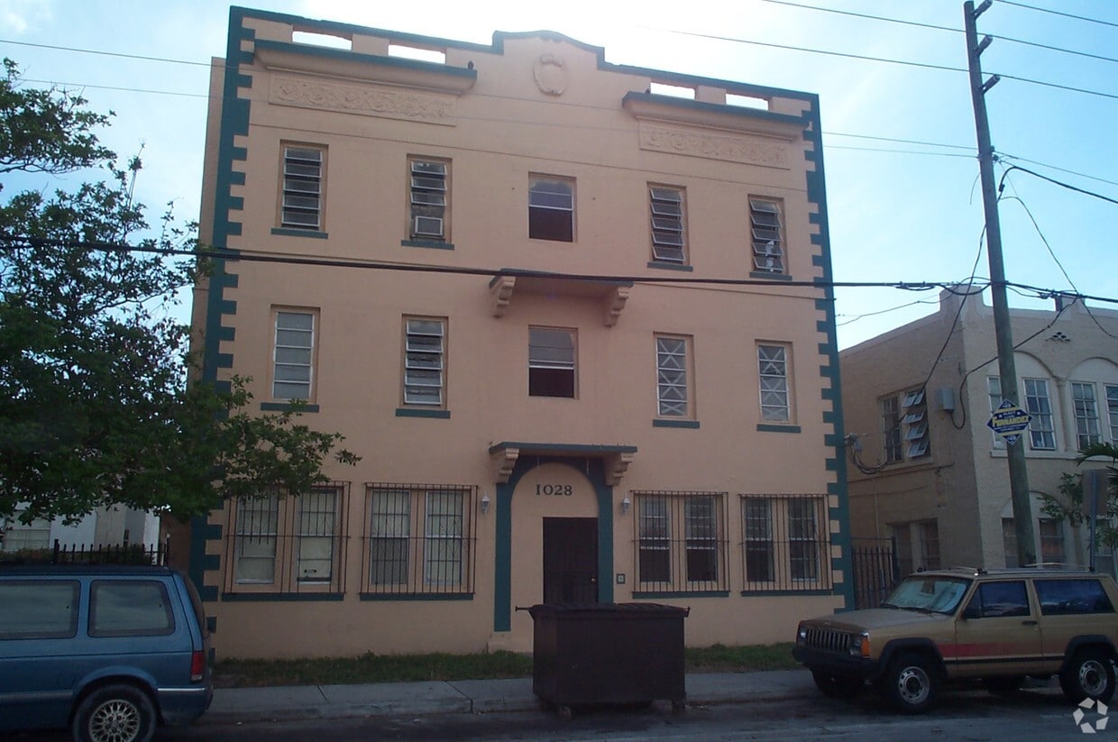 Building Photo - 1028 SW 3rd St
