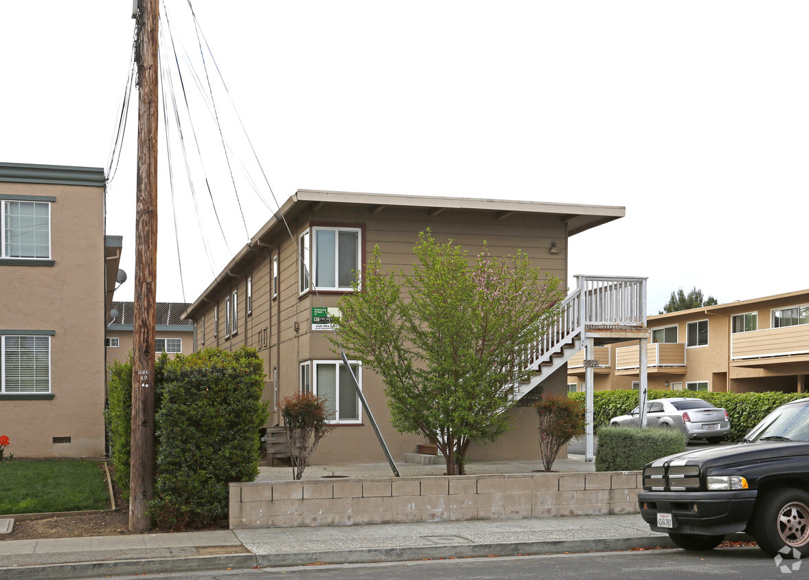 Building Photo - Marymount Place