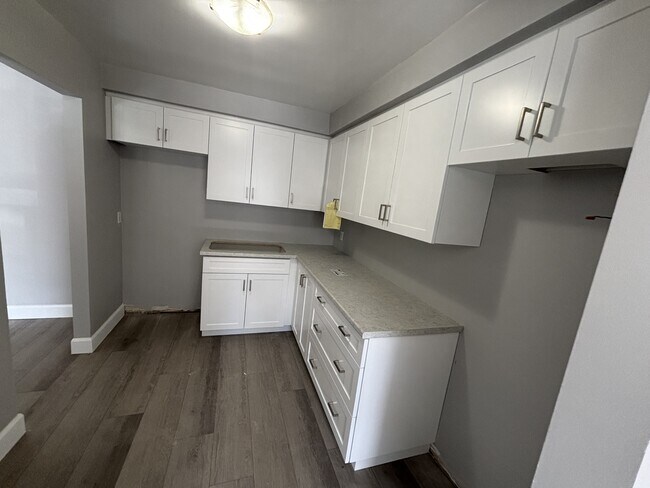 Building Photo - 50 Queenston Dr