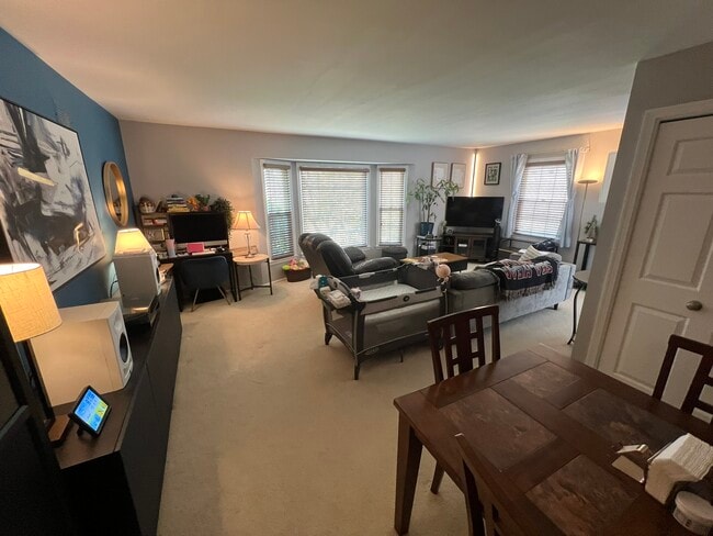 Dining / Living Room - 55 Brandywyne Dr