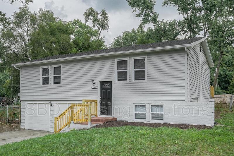 Primary Photo - 1012 E Langsford Rd
