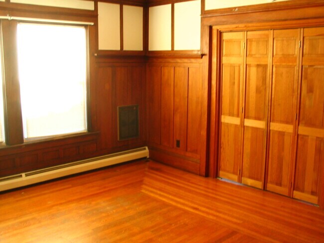 Building Photo - 113 Dean Ave