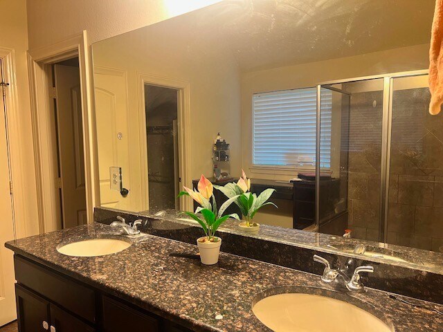 Building Photo - 2801 Field Hollow Dr