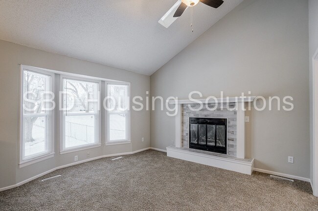 Building Photo - 5516 Maywood Ave
