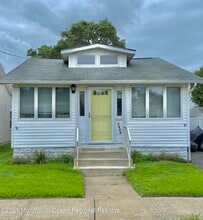 Building Photo - 1835 Fernwood Rd